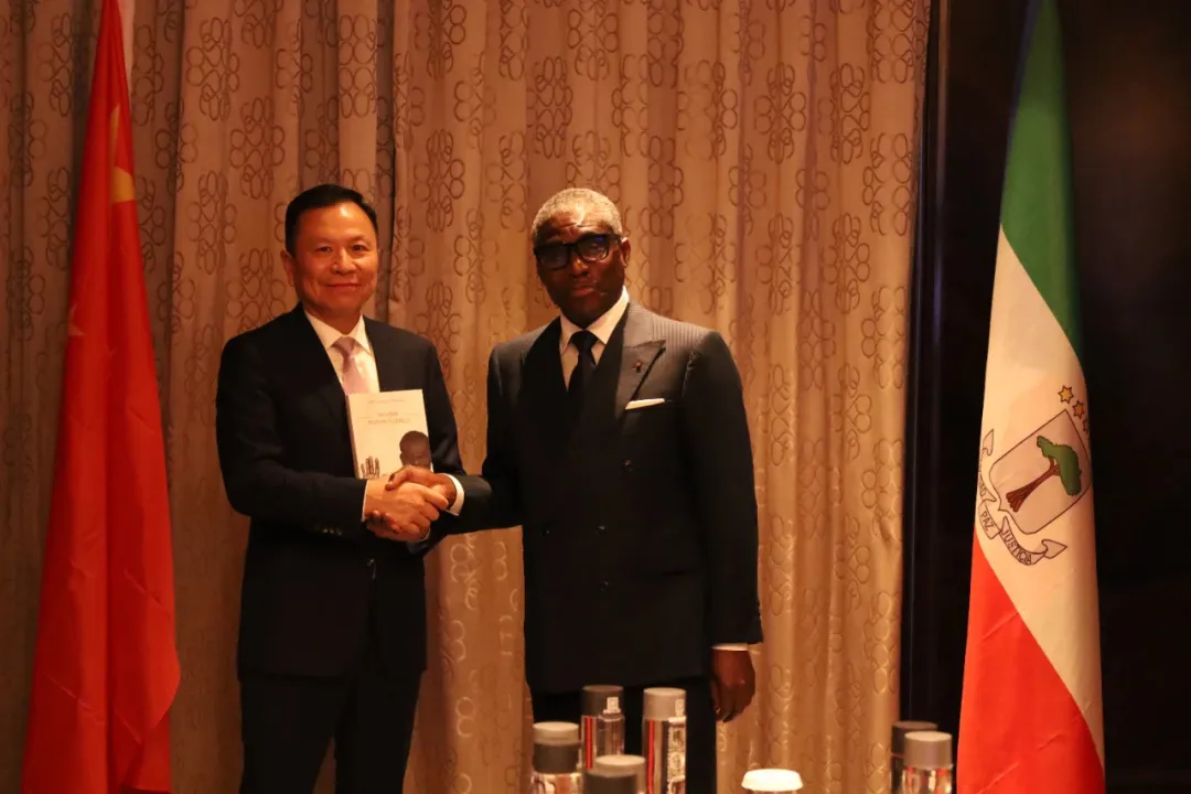 赤路几内亚共和国访华代表与恒峰g22股份深刻探求产业协同发展